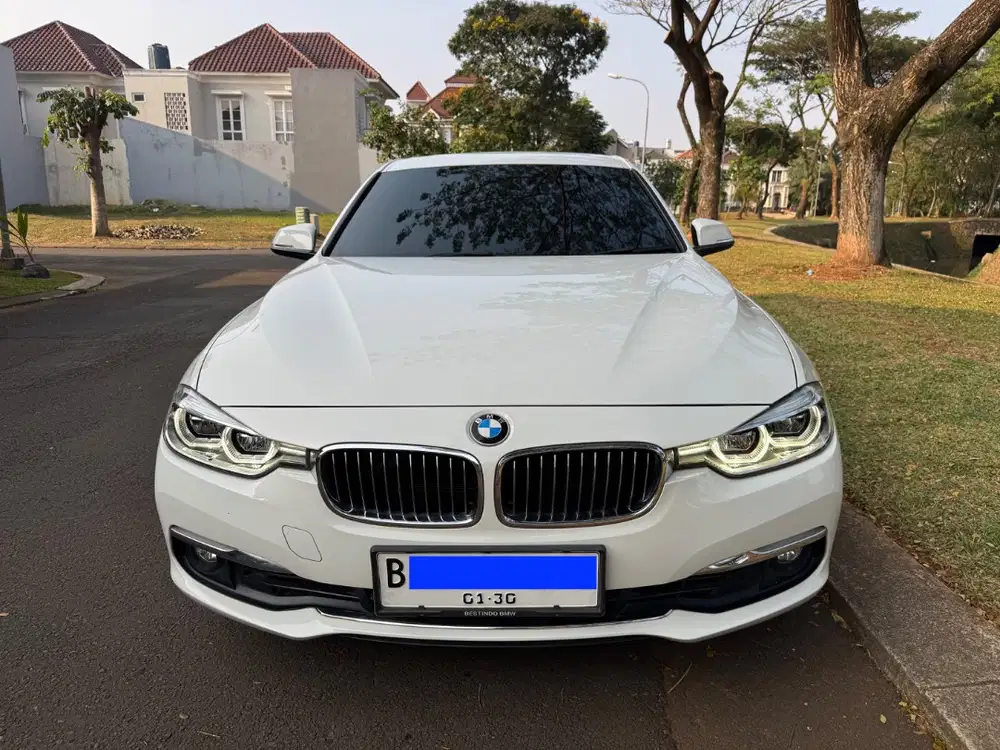 BMW 320i Luxury pakai 2019 nik 2018 White Pearl Putih metalik C200
