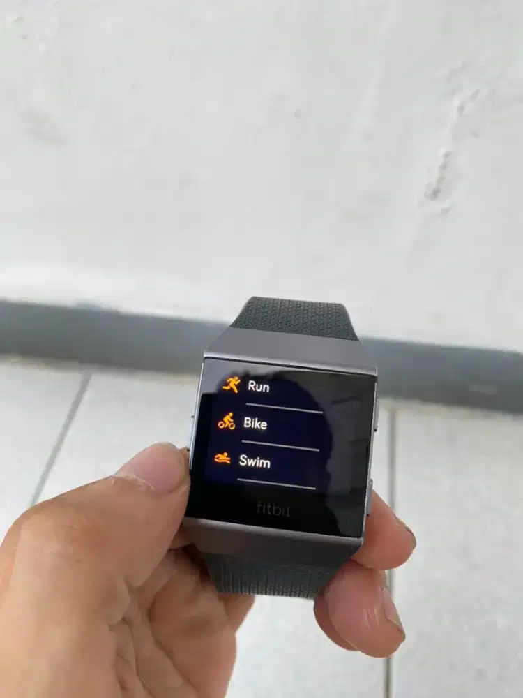Jam tangan olahraga fitbit