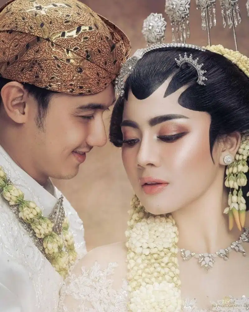 Make up pengantin dan wisuda