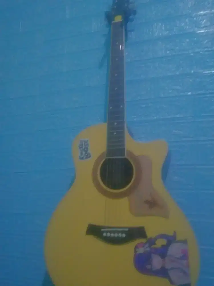 gitar akustik karafuru kuroi