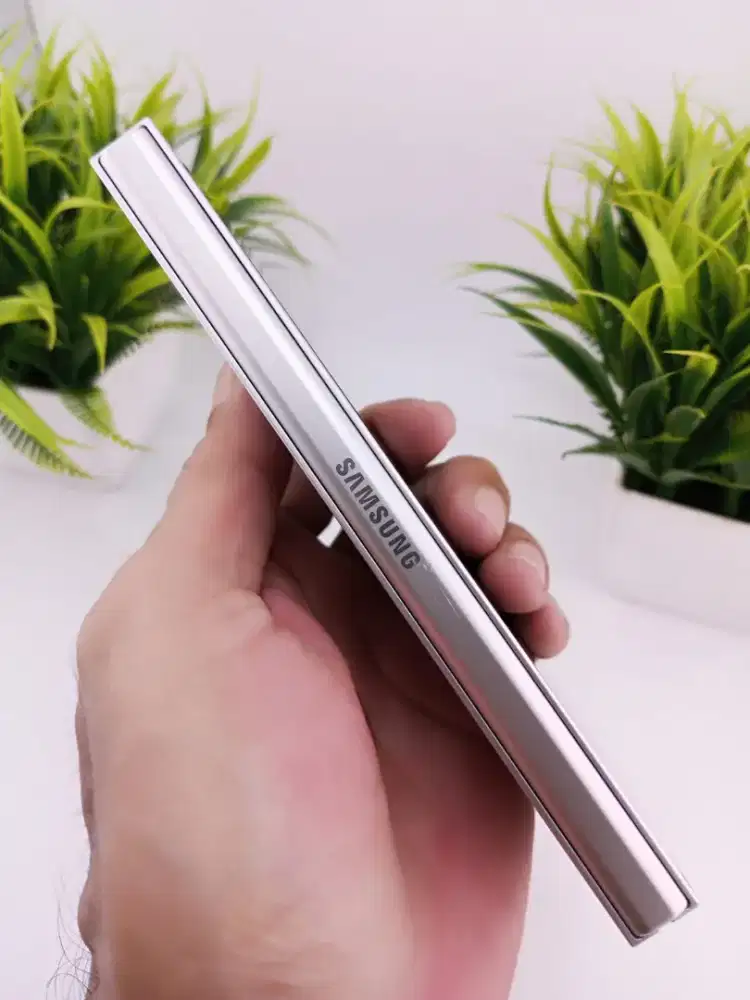 SAMSUNG GALAXY Z FOLD 6 5G 12/256 Resmi SEIN
Kelengkapan FULLSET
