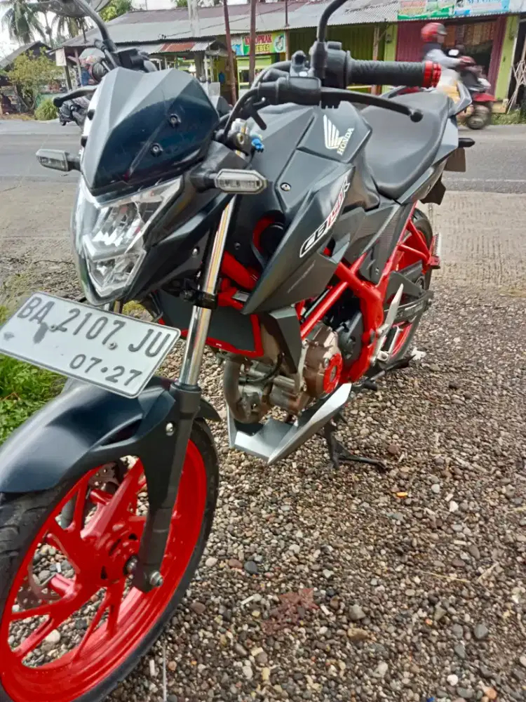 Dijual cb150r tahun 2017surat lengkap