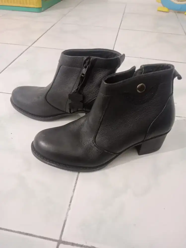 sepatu PDH wanita