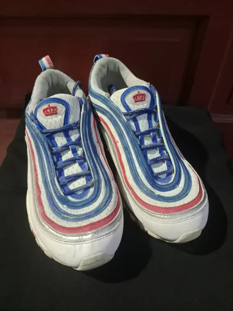 sepatu olahraga nike