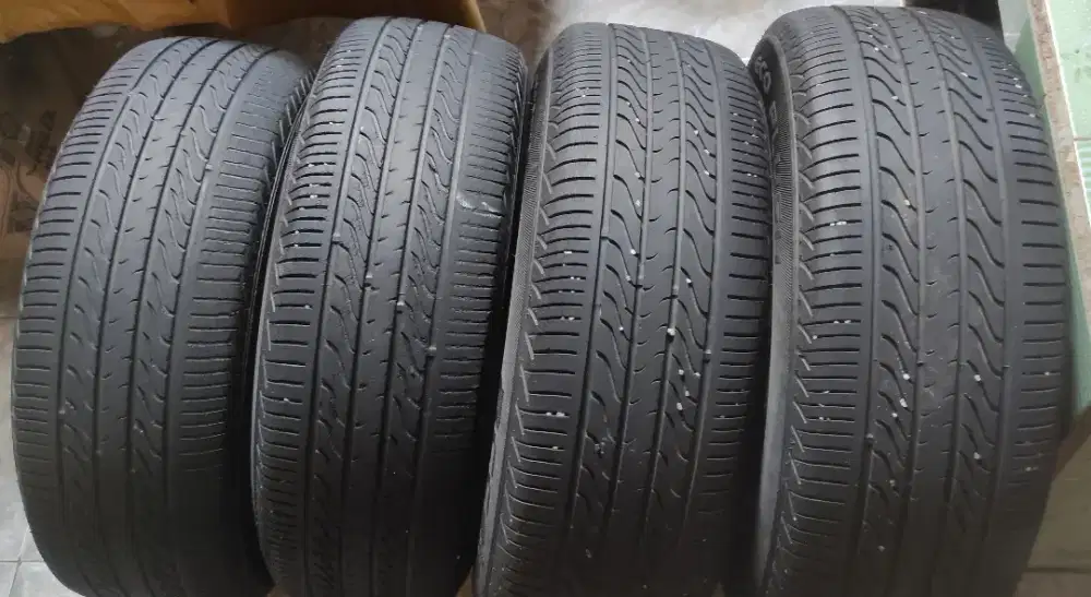 4 pcs Ban r15 215/65 tebal sesuai foto