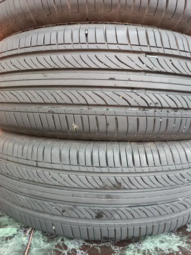 4 ban gt radial champiro
R15 uk 205/70 tebal seperti baru