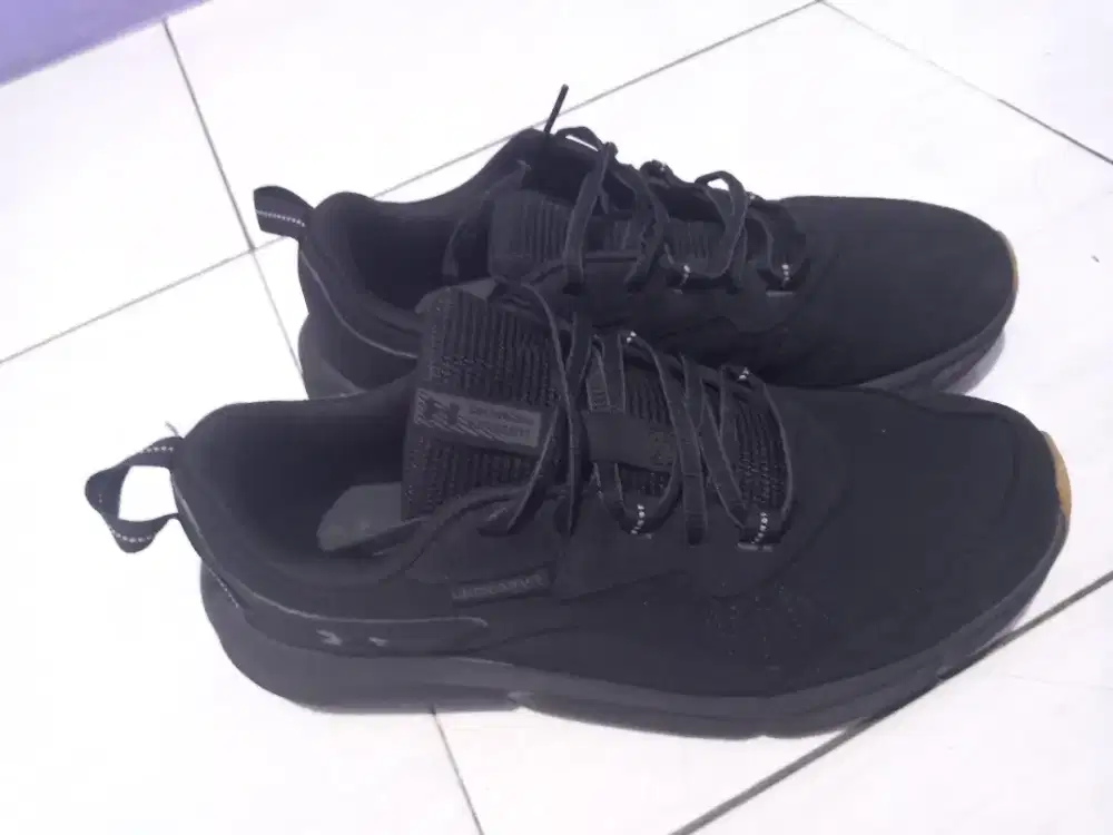 sepatu Under armor charged verssert 2