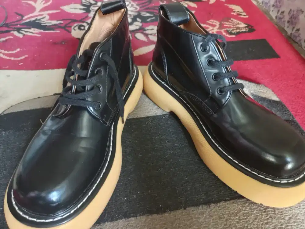 Sepatu Bottega Veneta