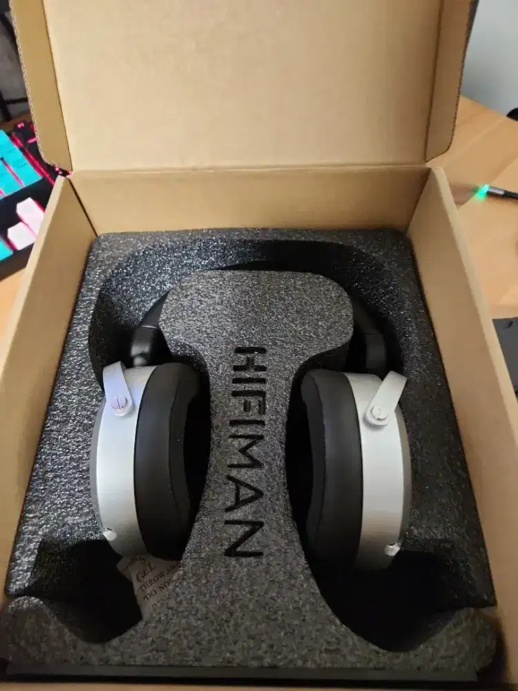 Hifiman HE400SE headphone planar magnetic