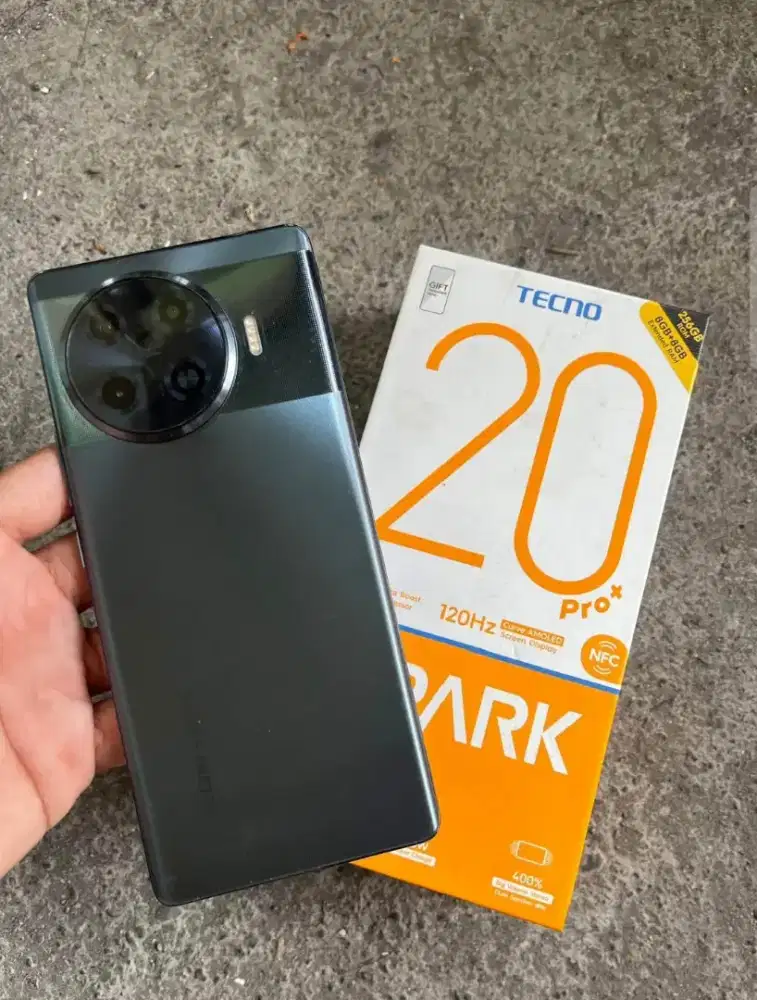 Pova Tecno spark 20 pro plus layar lengkung