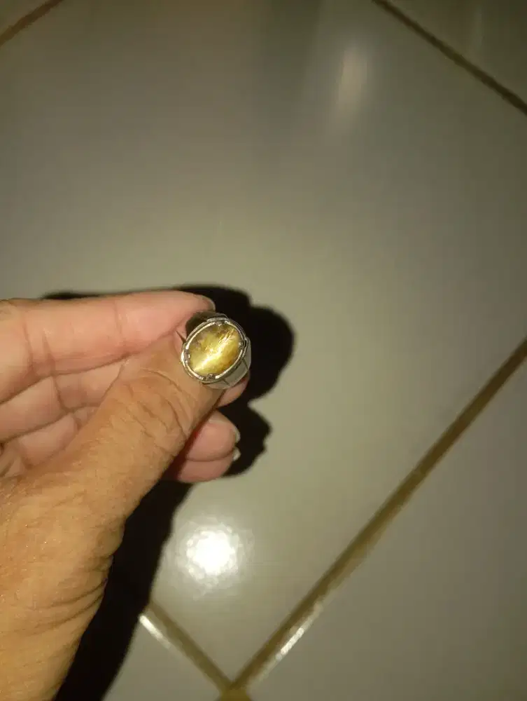 Batu cat eye bermemo