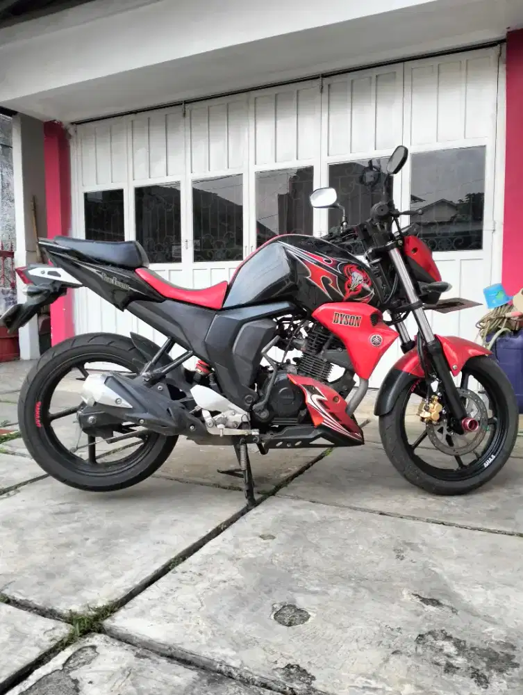 Motor Byson FI 2016 warna merah plat DKI