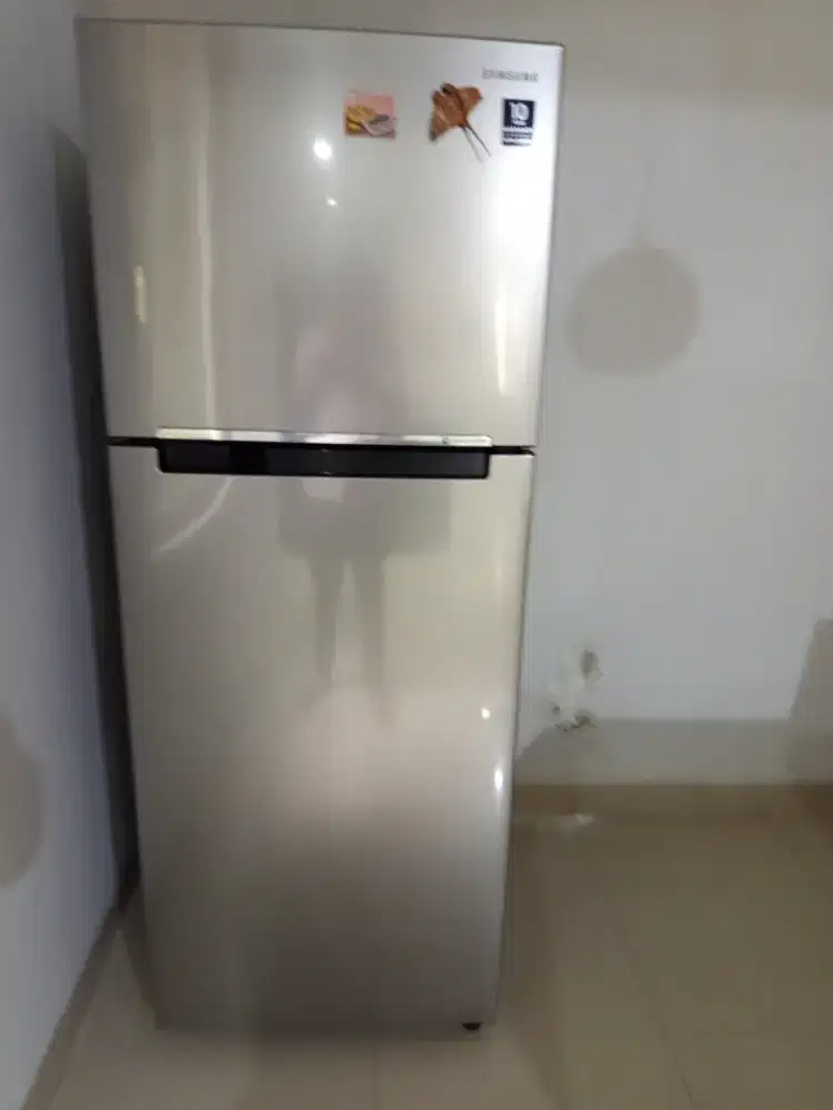 Kulkas samsung, mesin pembuat kopi dan microwife
