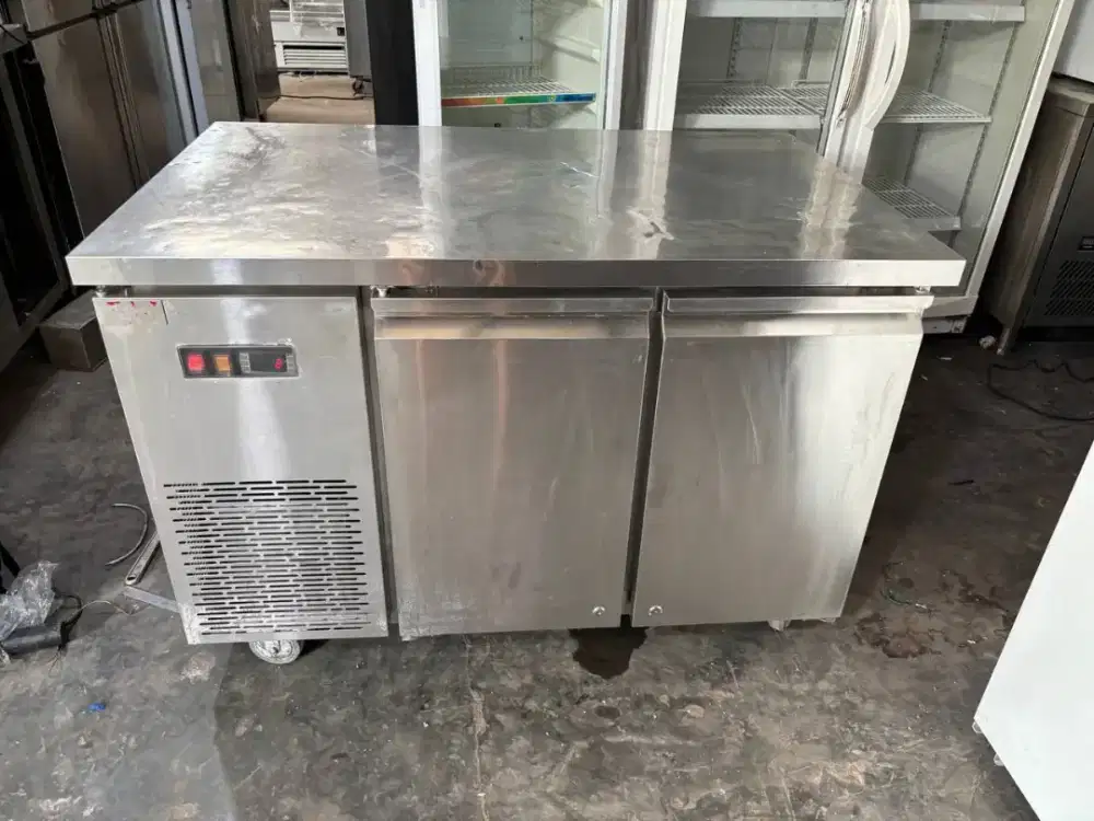 Undercounter chiller 2 pintu MRA uk 120x75x85
Hrg 5 jt