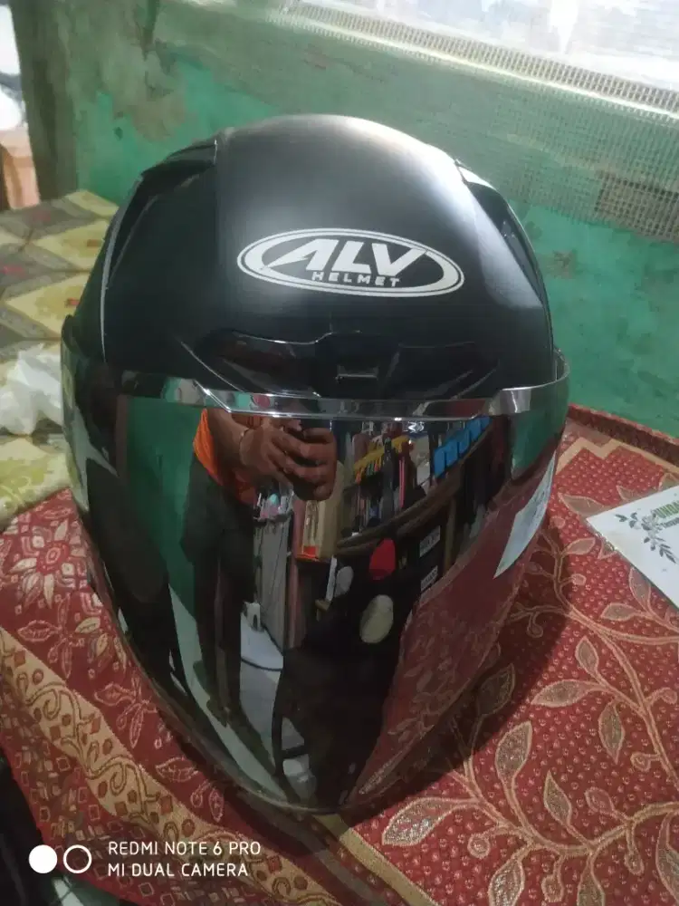 Di jual helm alv hitam