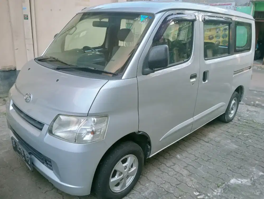 Daihatsu Granmax Minibus 2015