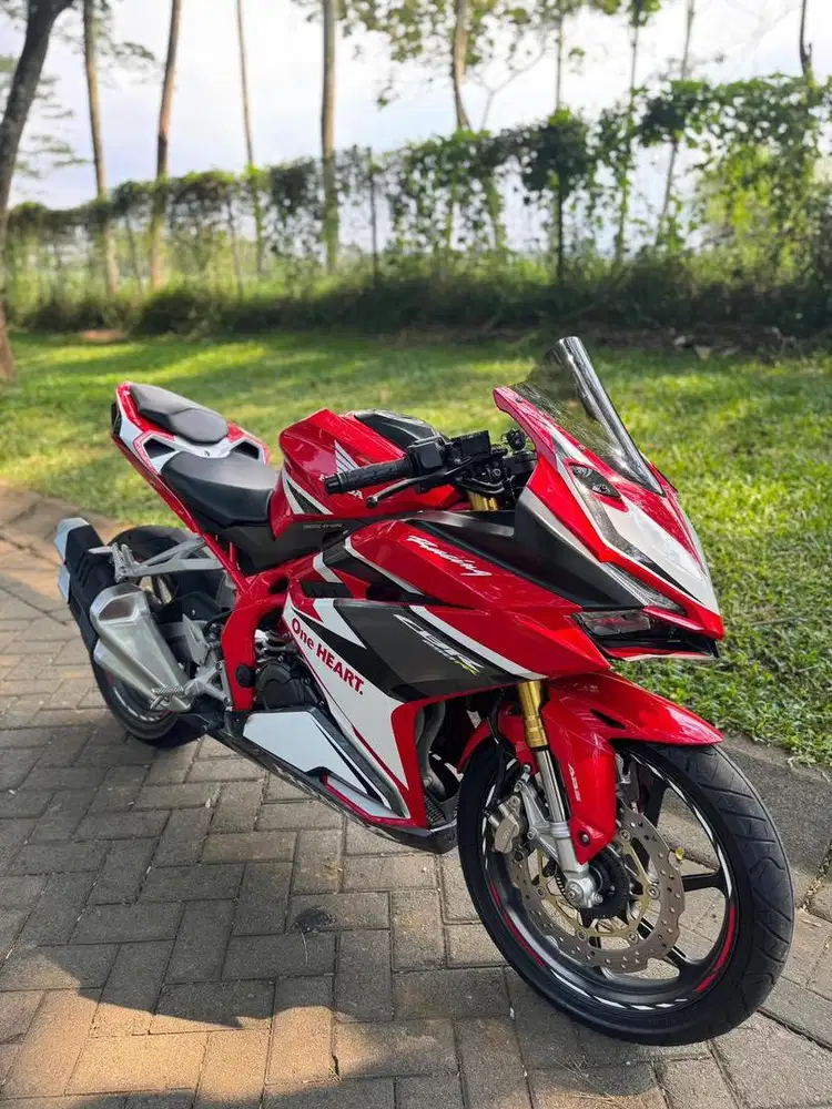 DIJUAL HONDA CBR RR 250 ISTIMEWA