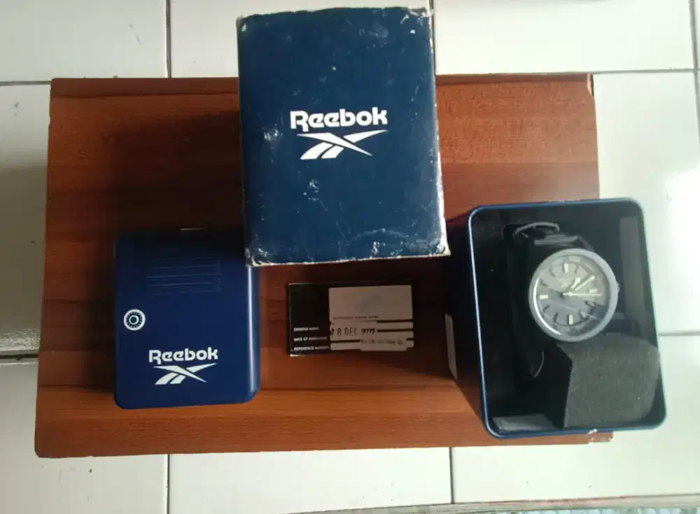Jam tangan merk Reebok