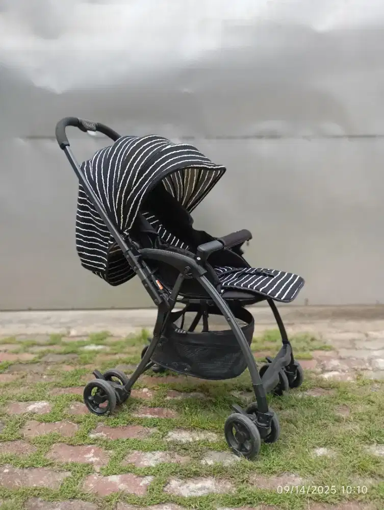 Stroller bayi Elle Hitam