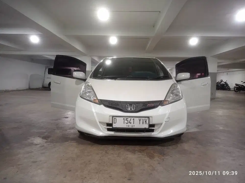 jazz 2012 S putih matic