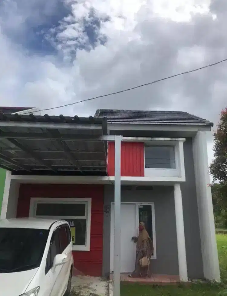 Disewakan Rumah Borneo Paradiso dengan halaman luas