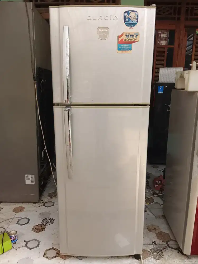 Kulkas Toshiba original