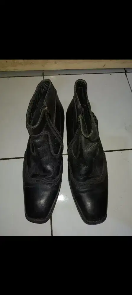 For sale sepatu pantofell Crocodille size 41 Original.