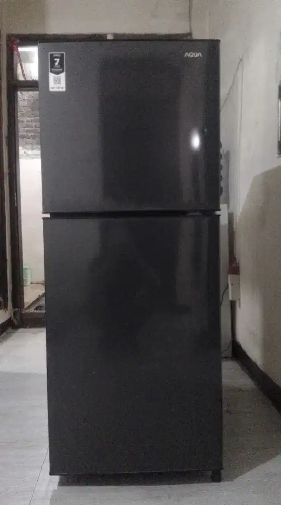 Jual cepat Kulkas AQUA Japan 2 Pintu masih bagus blm pernah service