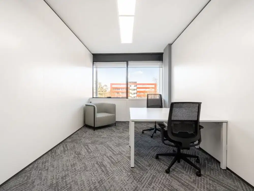 Akses satu harga ke ruang kantor profesional untuk 2 orang di Regus The Energy Building