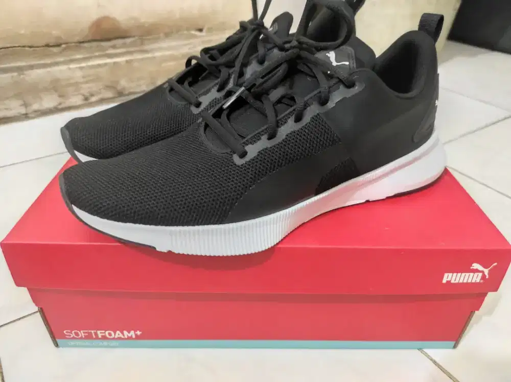 Dijual Sepatu Lari Puma Flyer Runner Unisex (size 44, insole 28, 5 cm)