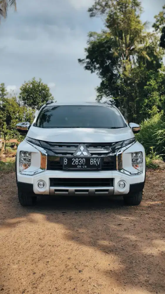 Xpander Cross Putih Istimewa