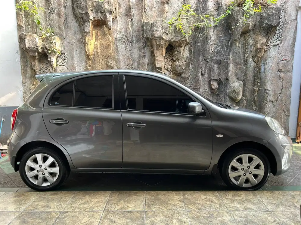 Nissan March L 1.2 Matic 2011 (LOW KILOMETER)