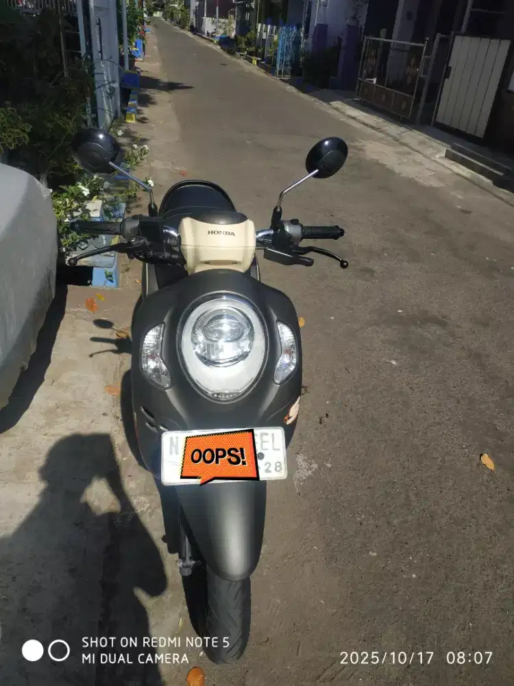 Di jual motor Honda Scoopy fi tahun 2023 warna coklat