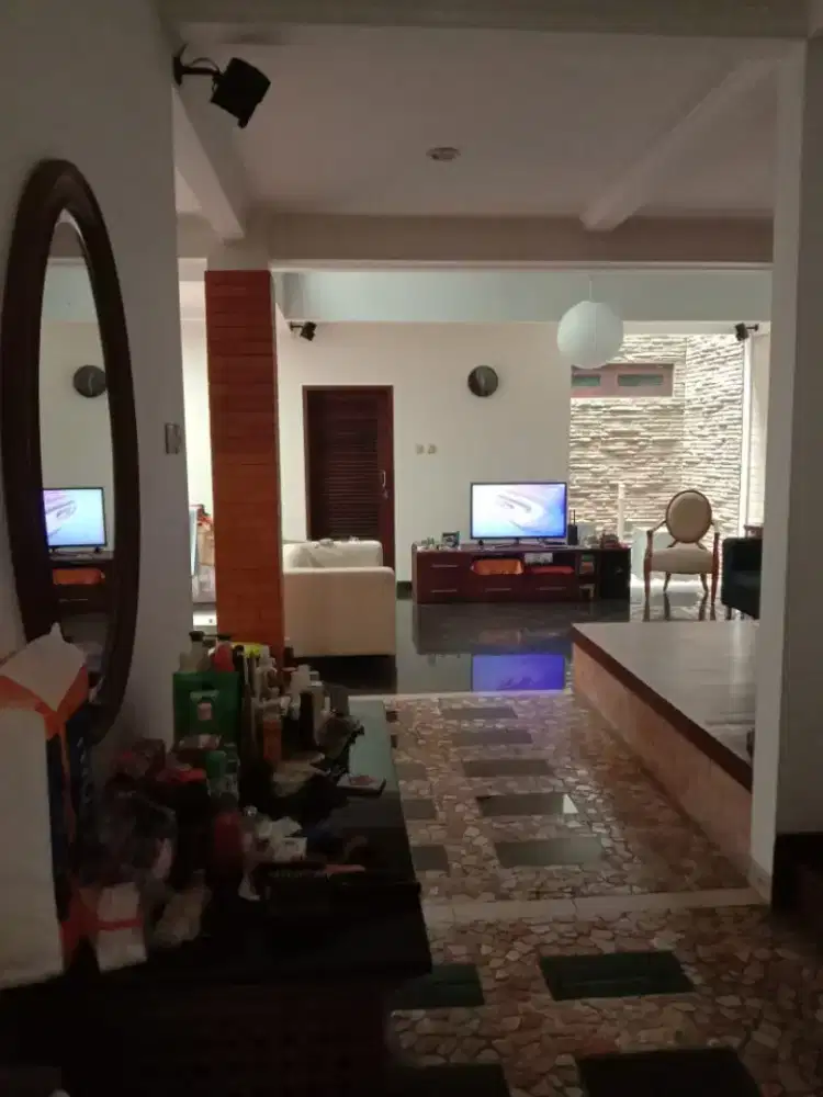Rumah siap huni di sektor 5 Bintaro Jaya , Tangerang selatan