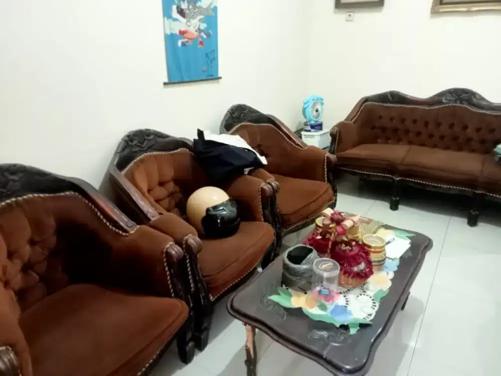 1 SET KURSI TAMU DAN MEJA