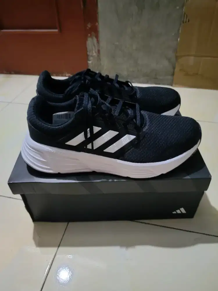 Sepatu Running Adidas Galaxy 6M