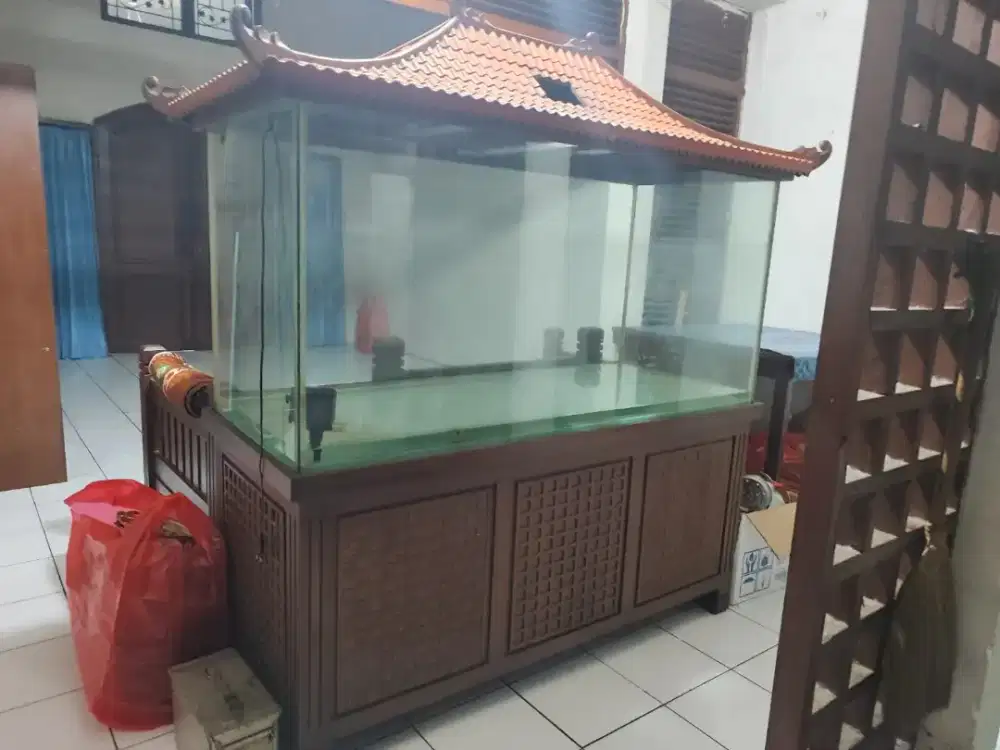Akuarium dan meja jati