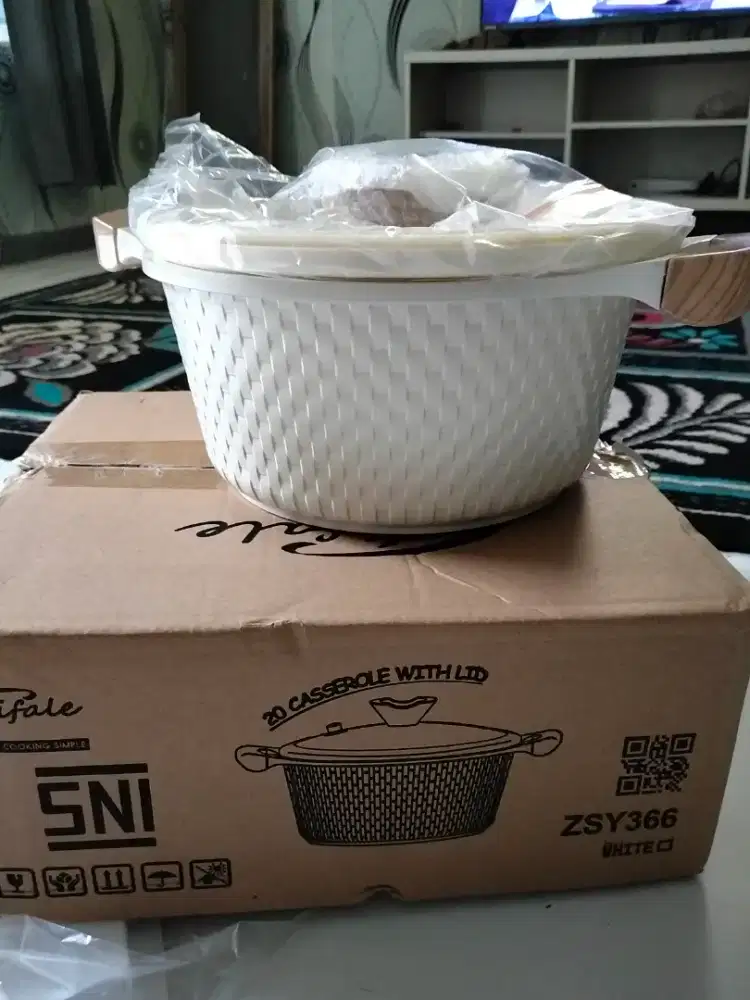 Dijual panci keramik merk tifale ukuran 20cm warna putih