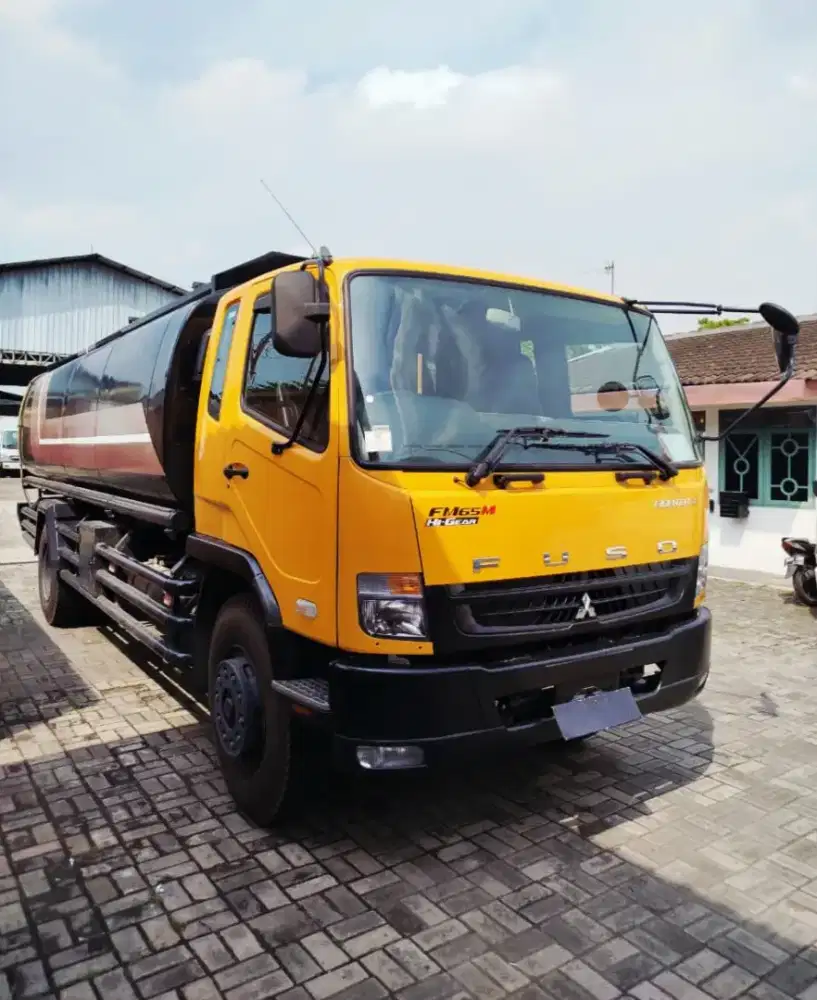MITSUBISHI FUSO 6 BAN 240PS TANGKI LOW KM ISTIMEWA SEPERTI BARU