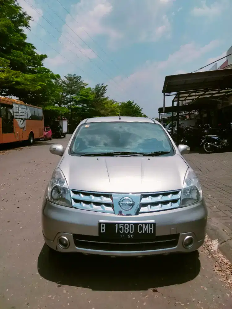 Livina XV automatic ultimate 2010, abu metalik.