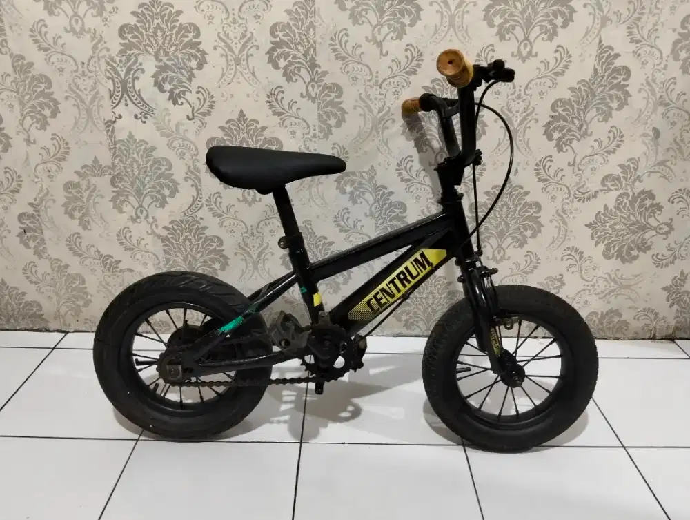 Sepeda anak ukuran 12 untuk umur 3-4 tahun