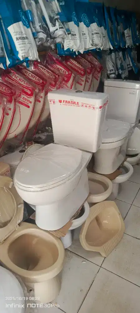Closet duduk american standar baut samping siap pakai