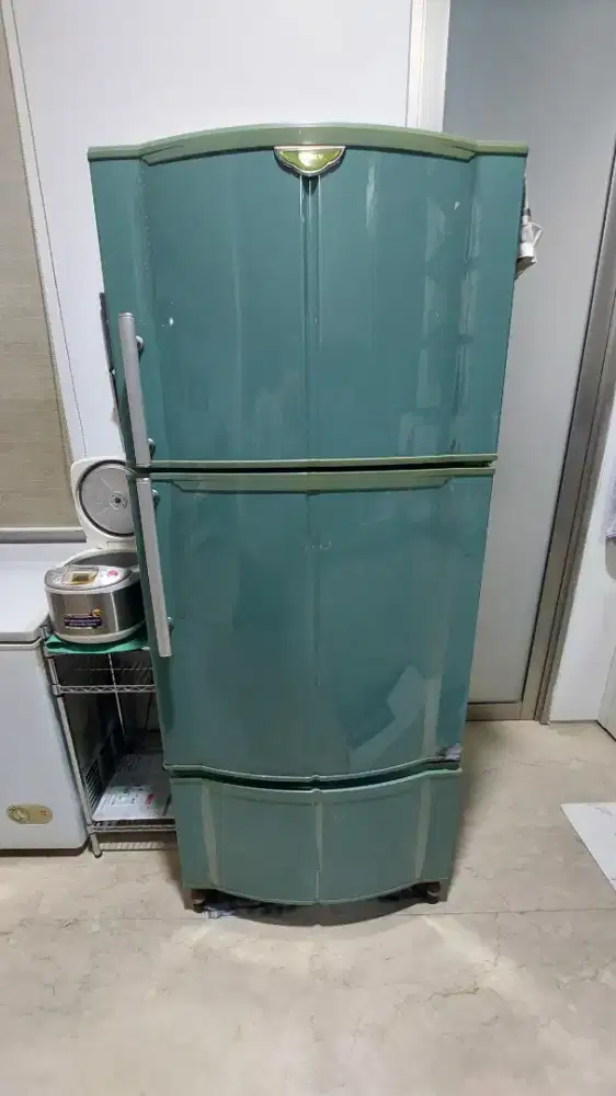 Kulkas Sanken Phoenix 3 Tingkat Kondisi Fisik 80% (CEK DESKRIPSI)