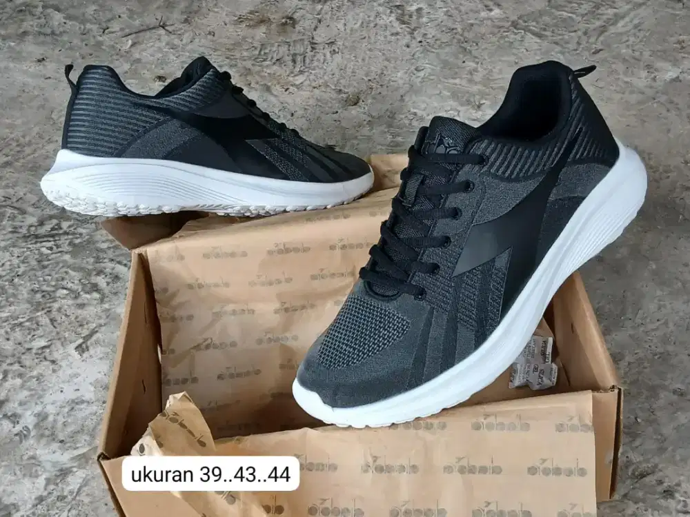 Sepatu sekolah sport runing original lotto hitam polos