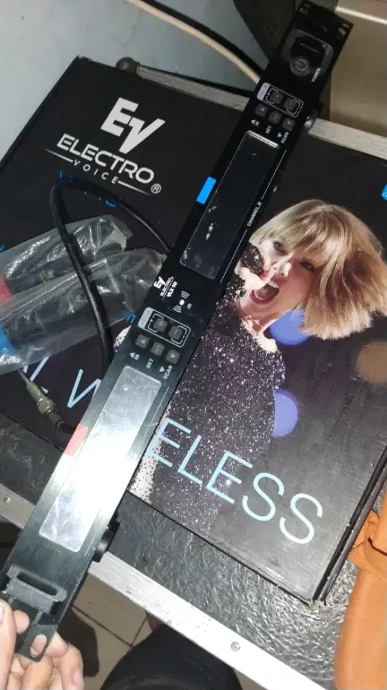 MIC WIRELESS ELECTRO VOICE VLX 1U