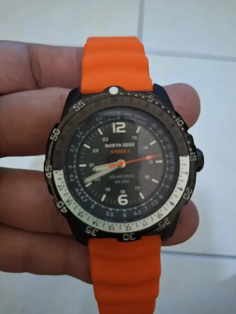 Jam tangan analog solar tanpa bateraiNorth edge