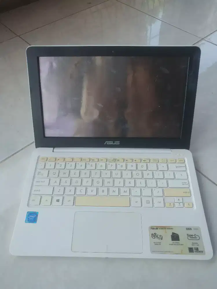 Kesing set netbook Asus e202s