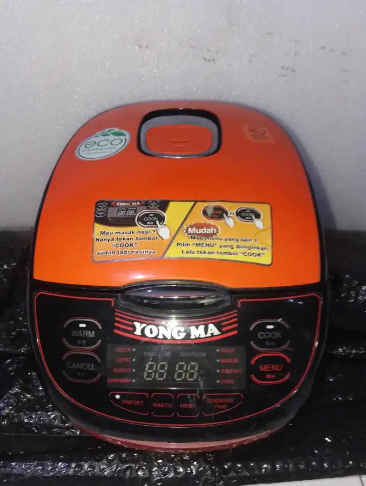 Rice cooker digital merk Yong ma