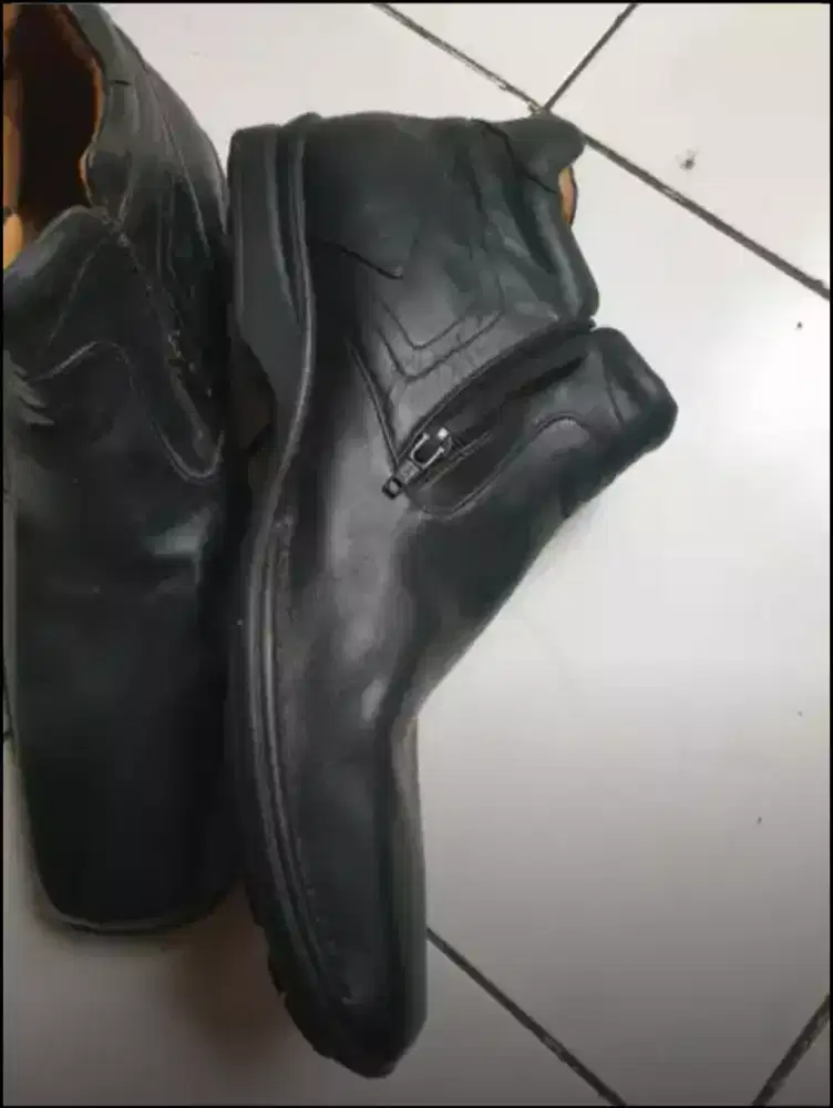 sepatu masih mulus