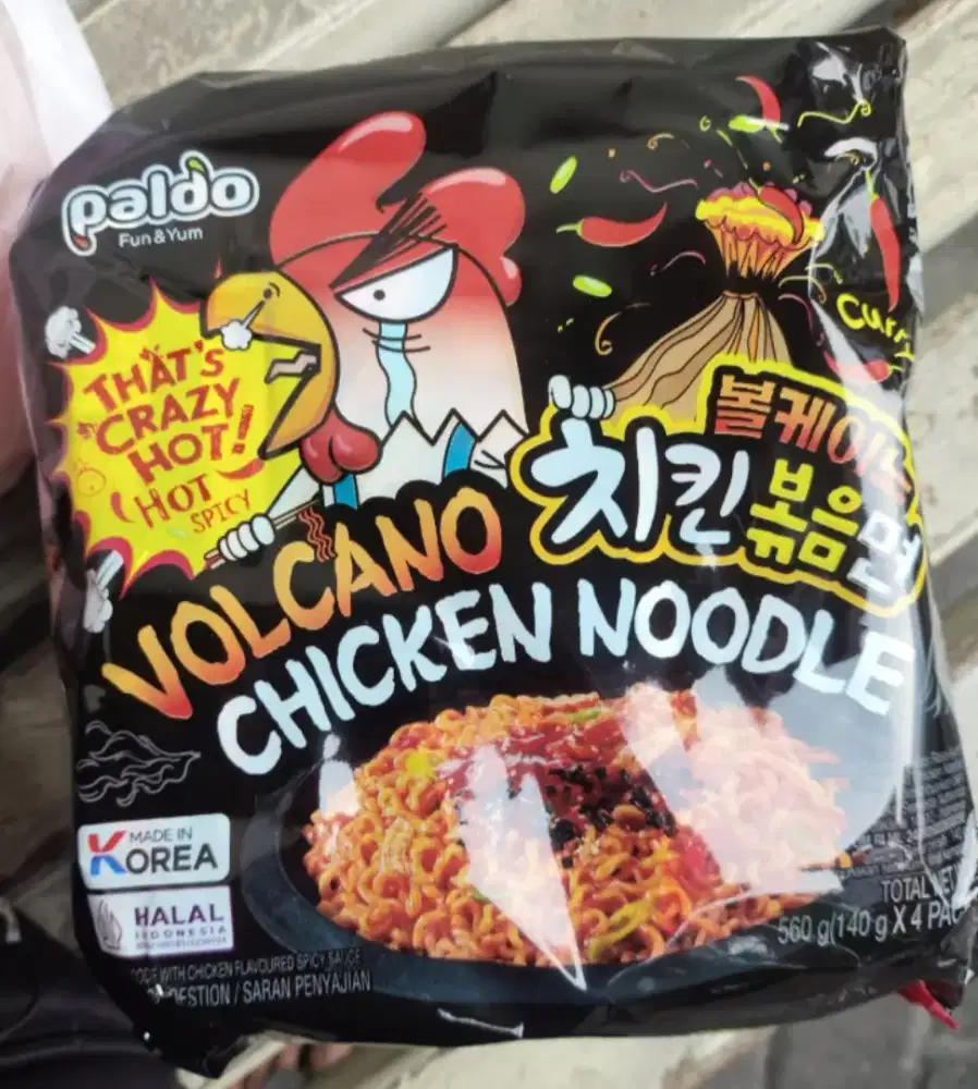 Mie Korea Paldo Volcano Chicken Noodle